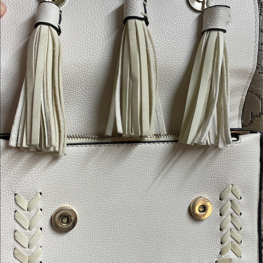 Bo Ho Stylish White Tassel Crossbody Bag - Picture 2 of 7